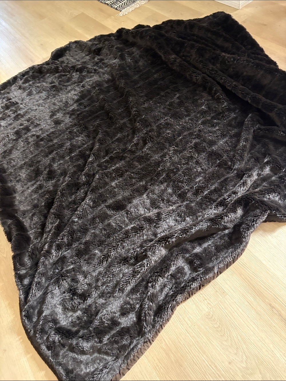 🍊Pottery Barn Dark brown faux fur throw blanket